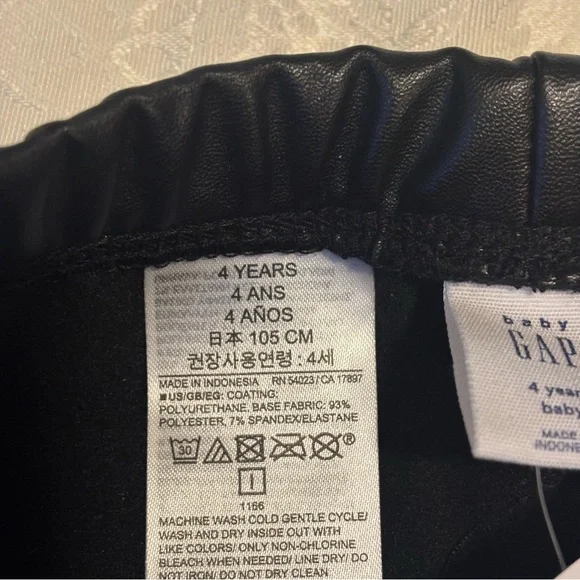 ❤️2/$14 or 3/$21❤️ NWT Baby Gap Black Vegan Leather Leggings, Size 4 - Picture 8 of 9